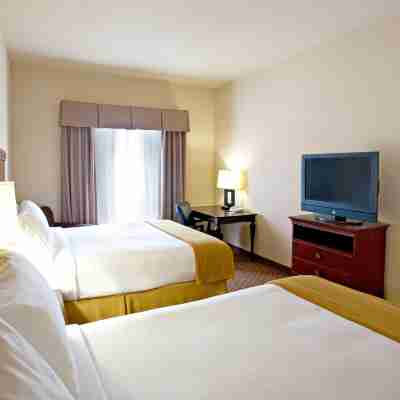 Holiday Inn Express & Suites Kingsville Rooms