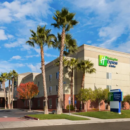 Holiday Inn Express & Suites VACAVILLE by IHG
