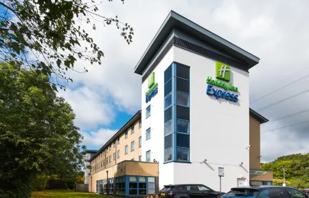 Holiday Inn Express Swindon West Отели рядом со станцией Swindon Railway Station