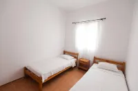 Madalenas B&B Hotels in Parelia