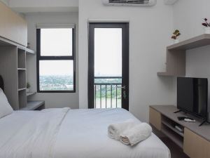 Cozy and Comfort Living Studio at Transpark Cibubur Apartment