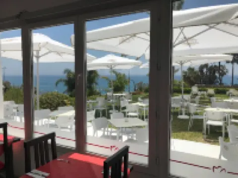 퍼스트 플라토텔 인터내셔널 베날마데나코스타 호텔