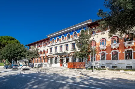 Europalace Hotel, BW Signature Collection Отели рядом с достопримечательностью «Duino Castle»