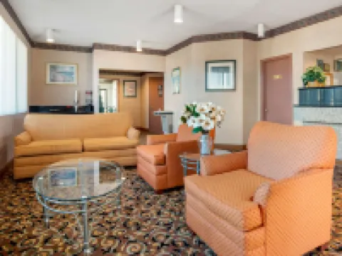 อีโคโน ลอดจ์ อินน์ แอนด์ สวีทส์ ฟอเรสต์ โรงแรมในฟอเรสต์