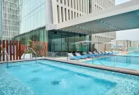 Hilton Garden Inn Kuwait - Kolam Renang
