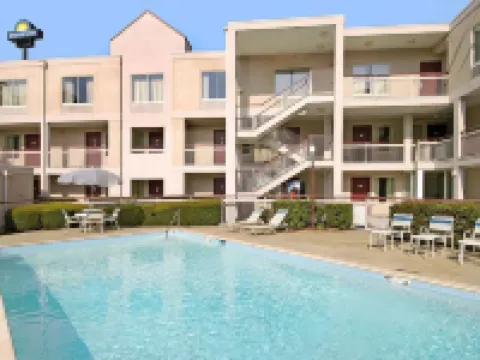 デイズ イン バイ ウィンダム アトランタ / サウスレイク / モロー モローのホテル