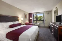 Ramada by Wyndham Sunnyvale/Silicon Valley - parking