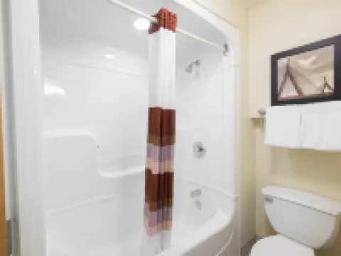 Red Roof Plus+ Boston - Logan Hotels in Essex County