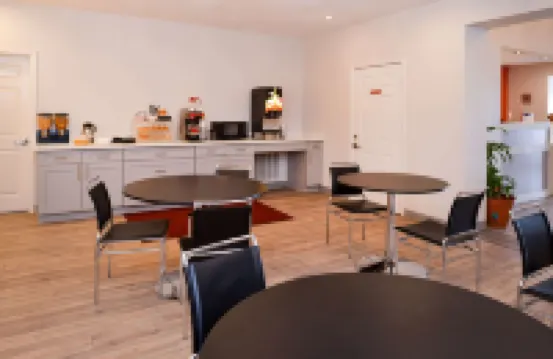 Econo Lodge Inn & Suites Port Arthur Near Sabine Pass