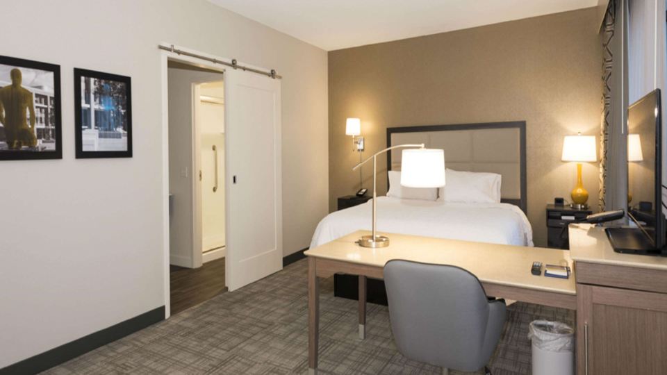 Hampton Inn & Suites Minneapolis University Area