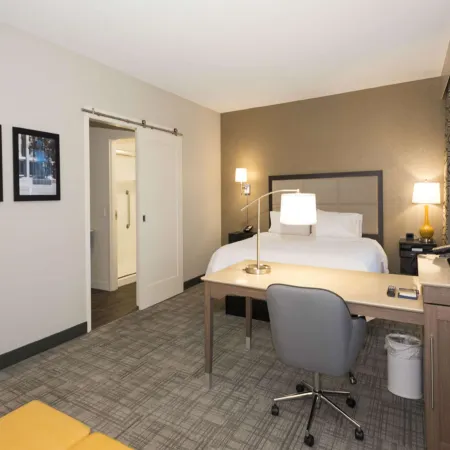Hampton Inn & Suites Minneapolis University Area