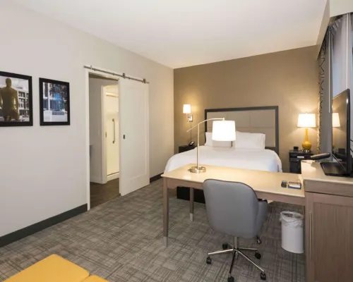 Hampton Inn & Suites Minneapolis University Area Hotels near Dinkytown