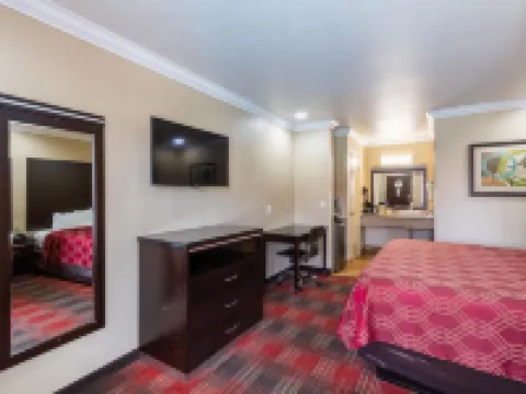 Econo Lodge Inn & Suites Escondido Downtown Hotels in Escondido