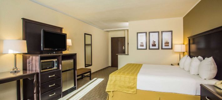 AmericInn by Wyndham Janesville Hotels in Rock County