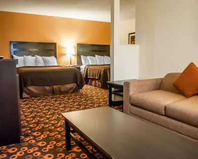Econo Lodge Inn & Suites Hotels in La Cienega