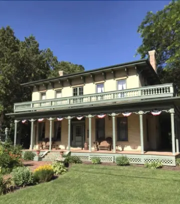 Iron Amethyst Inn   Boutique Hotel