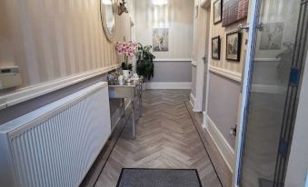 Vale House - Housity