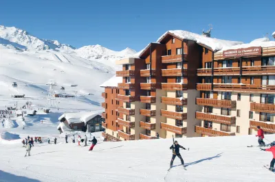 Résidence Le Chamois d'Or Val Thorens Hôtels à proximité de : La Piscine