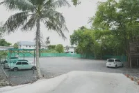 Ploen Ploen Residence - parking