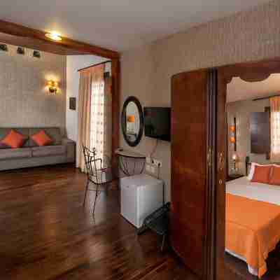 Polys Guest House Rooms