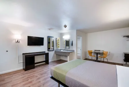 Motel 6 Burlington, WA Отели в г. Седро-Вулли