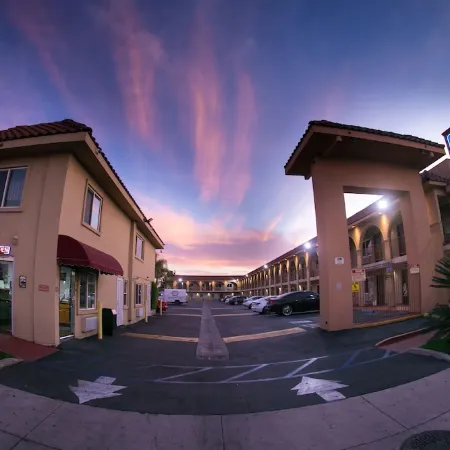 Rodeway Inn & Suites