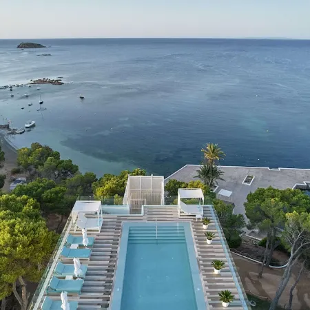 Iberostar Selection Santa Eulalia Ibiza - Adults Only Отели рядом с достопримечательностью «Пристань для яхт Санта-Эулалия»