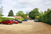 Cromwell Arms Country Pub with Rooms - parking