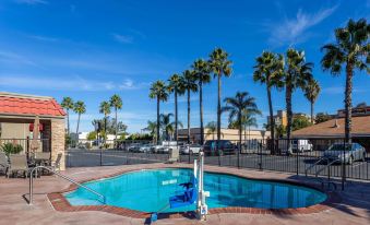 Econo Lodge Inn & Suites Escondido Downtown