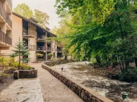 Brookside Lodge - Gatlinburg - on the River Hotels near Gatlinburg TN