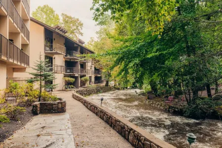 Brookside Lodge - Gatlinburg - on the River