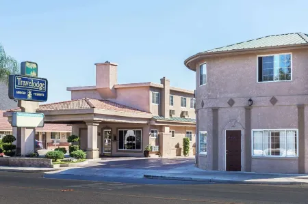 Travelodge by Wyndham Merced Yosemite Отели в г. Мерсед
