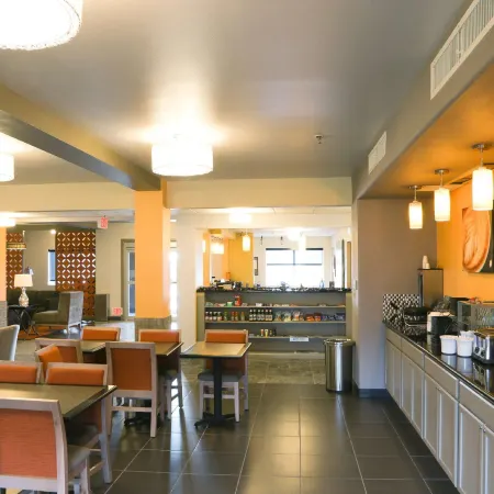 Best Western Plus the Four Corners Inn