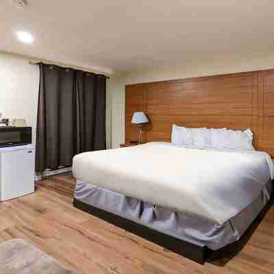 First Canada Hotel Cornwall Hwy 401 on Rooms