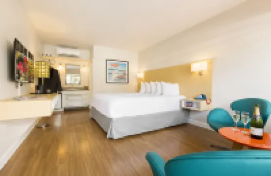 The Thunderbird Inn Hotels near SCAD Museum of Art