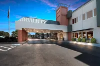 SureStay Plus Hotel by Best Western Lawton Hotel berhampiran Henry Post Army Airfield