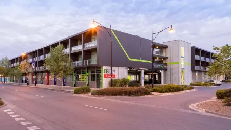 Mawson Lakes Hotel Отели рядом с достопримечательностью «Заказник Даттон Авеню»