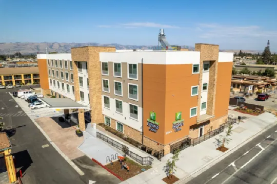 Holiday Inn Express & Suites SAN JOSE – SILICON VALLEY by IHG