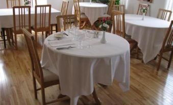 Tulloch Inn & Gifts