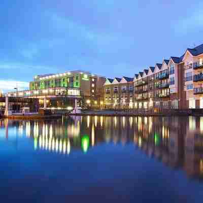 Holiday Inn London - Brentford Lock Hotel Exterior