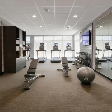 Fairfield Inn & Suites Dallas East Отели рядом с достопримечательностью «Парк Уайт Рок Лейк»