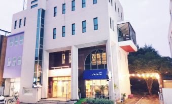 Gallery Family Hotel - Housity