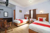RedDoorz at Sedayu 1 Parapat فنادق في Girsang Sipangan Bolon
