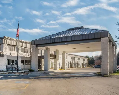 Clarion Pointe Jamestown - Falconer Отели в г. Бемус Пойнт