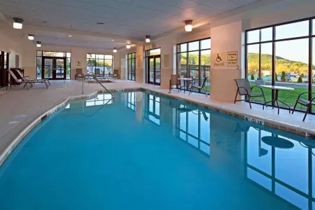 Best Western Plus Dayton Hotel  Suites Отели рядом с достопримечательностью «Dayton Historical Depot Museum»