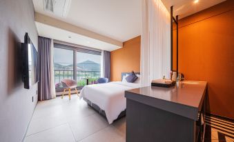 The Moonlight of the Year When Yangpyeong's Flowers Bloomed