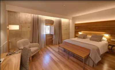 Hotel Real Colegiata San Isidoro Отели в г. Леон