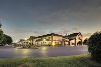 Wingfield Inn & Suites Hotels near Sassafras Tree