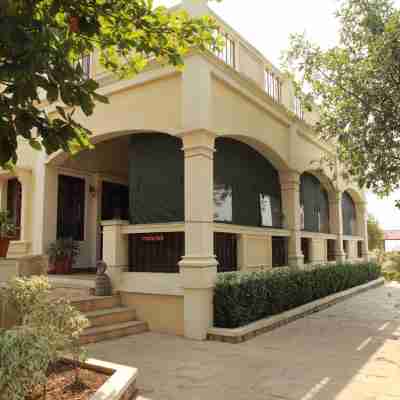 Irai Safari Retreat Hotel Exterior