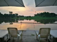 River Marina Resort Hotels in Uthai Thani